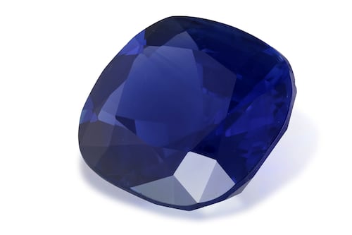 Kashmir sapphire originally valued at €8,000 to €12,000 sells at auction in Dublin for €550,000